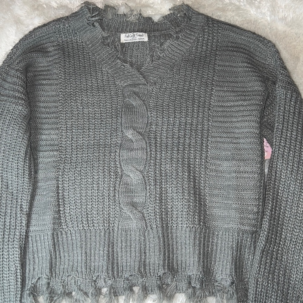 Sweater Full Circle Trends Whith Love sizes M color gray.